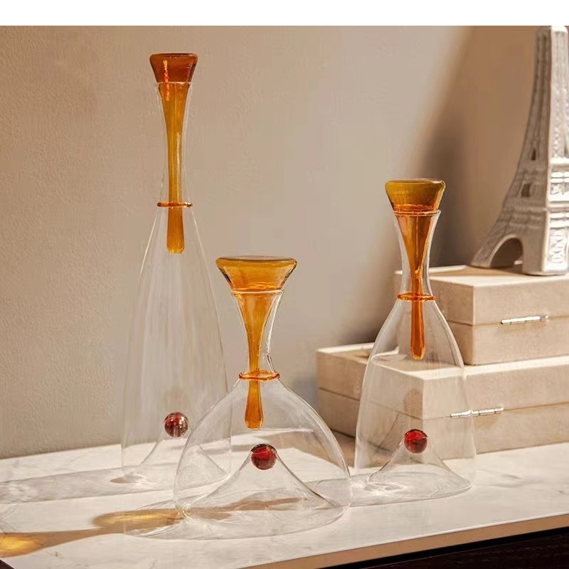 シンプルで透明なガラスデカンタ レストランワインキャビネット - Art Craft Restaurant のレビューと価格