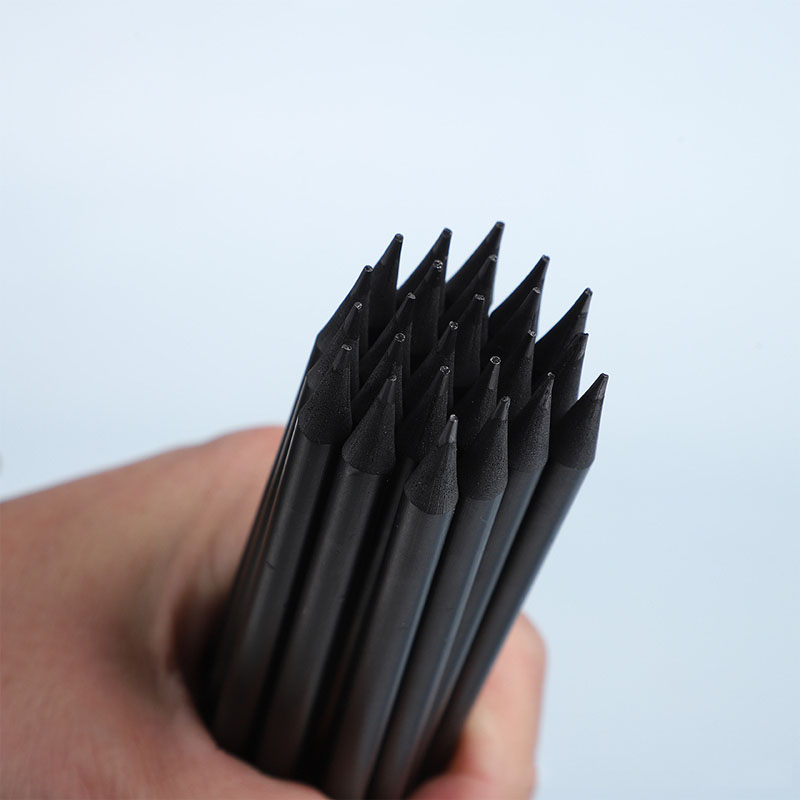 プロ仕様の木製ではない木炭鉛筆3本セット ソフト/ミディアム - Sketching Charcoal Set のレビューと価格
